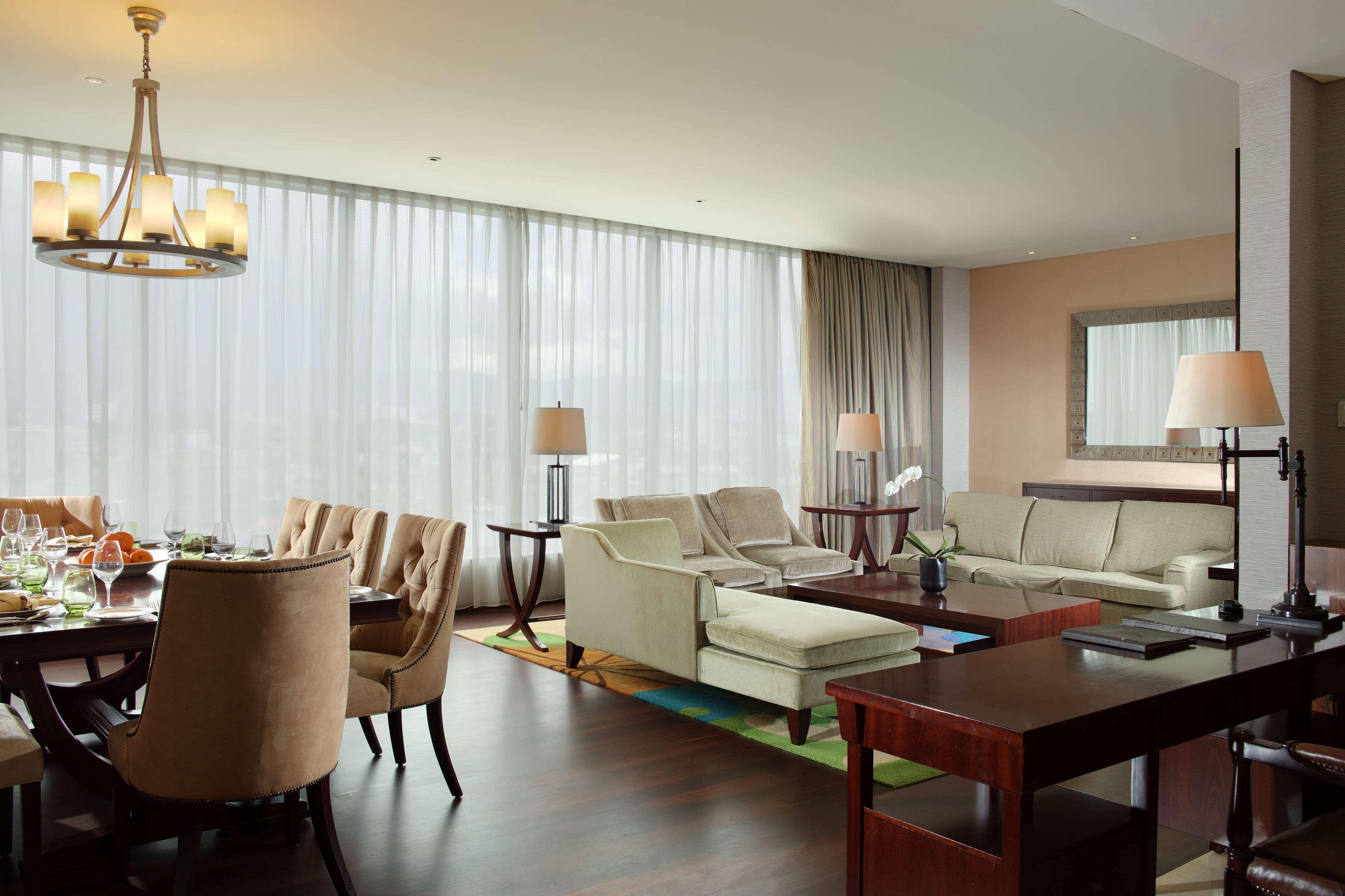 Hilton Bandung Exterior foto
